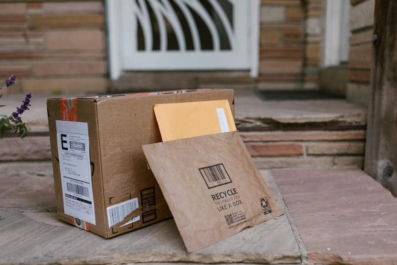 Professional errand service delivering groceries