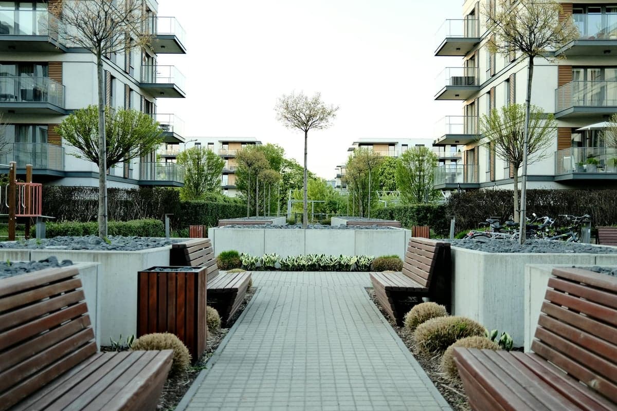 Multifamily & HOA Management — Systems, Reporting, Presence